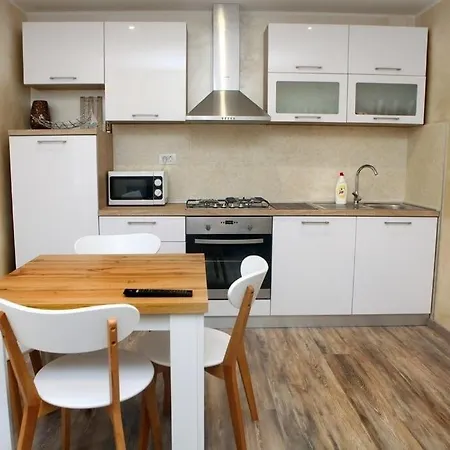 Appartement With Parking Space Rozac, - 27211 Umag